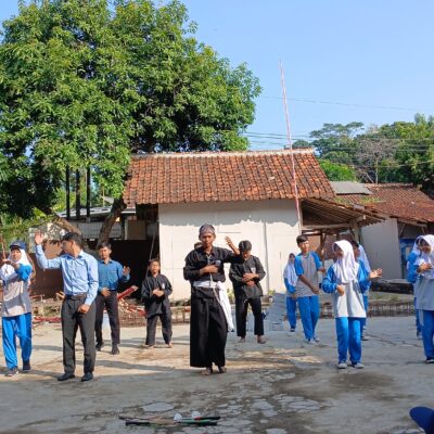 DEMONSTRASI EKSTRAKULIKULER DI PONDOK PESANTREN ETIHAD