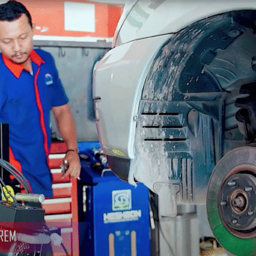 Proses bubut piringan rem mobil dengan mesin Pro-Cut di Agus Lio Ban Subang Proses bubut piringan rem mobil dengan mesin Pro-Cut di Agus Lio Ban Subang