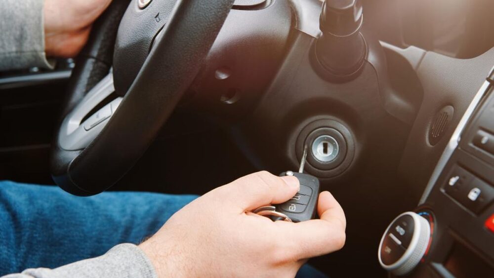 Mobil Tak Bisa Distarter? Ini Penyebab dan Solusinya Mobil Tak Bisa Distarter? Ini Penyebab dan Solusinya