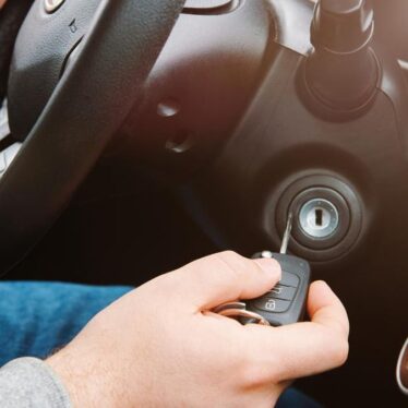 Mobil Tak Bisa Distarter? Ini Penyebab dan Solusinya Mobil Tak Bisa Distarter? Ini Penyebab dan Solusinya