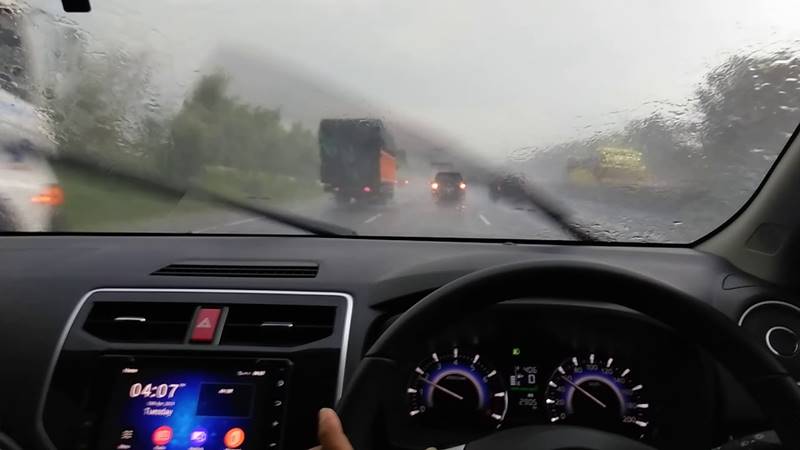 Aquaplaning Mobil: Pengertian, Penyebab, dan Cara Mencegahnya Aquaplaning Mobil: Pengertian, Penyebab, dan Cara Mencegahnya