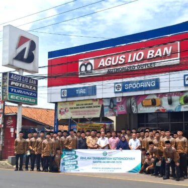Membangun Bisnis Berkah, Menebar Manfaat: Siswa Akhir Ponpes Tazakka Dapat Pembekalan Entrepreneurship di Agus Lio Ban Group