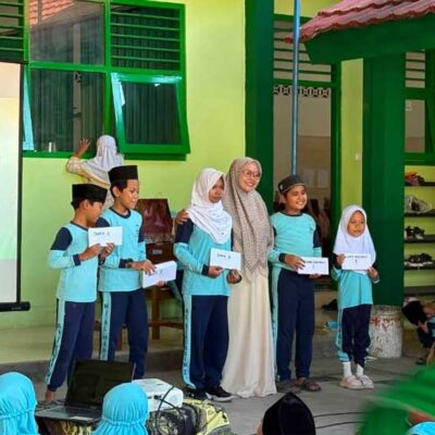 Madrasah Gelar Launching Buku Puisi dan Bazar Buku dalam Rangka Haul ke-7 KH. Muhadi Zainuddin