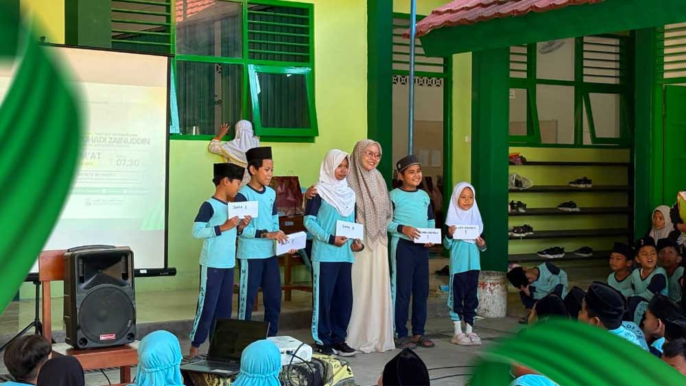 Madrasah Gelar Launching Buku Puisi dan Bazar Buku dalam Rangka Haul ke-7 KH. Muhadi Zainuddin