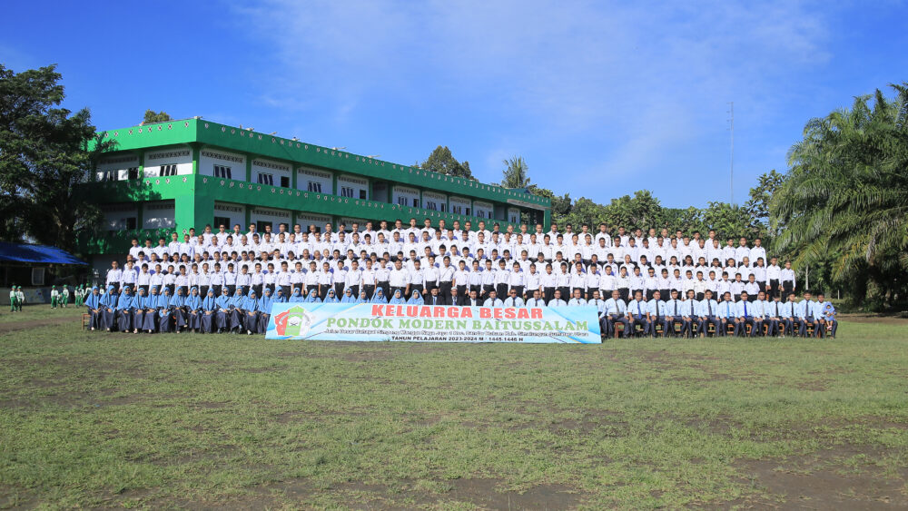 Santri Putra Pondok Modern Baitussalam