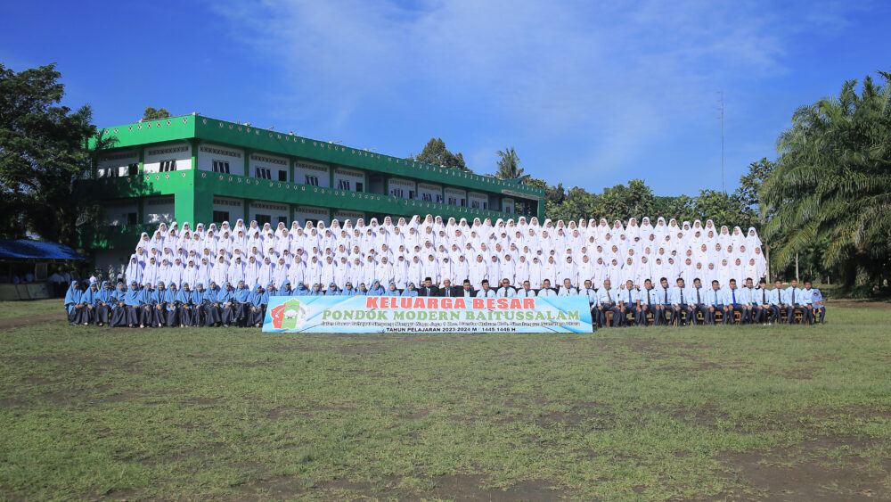 Santri Putri Pondok Modern Baitussalam