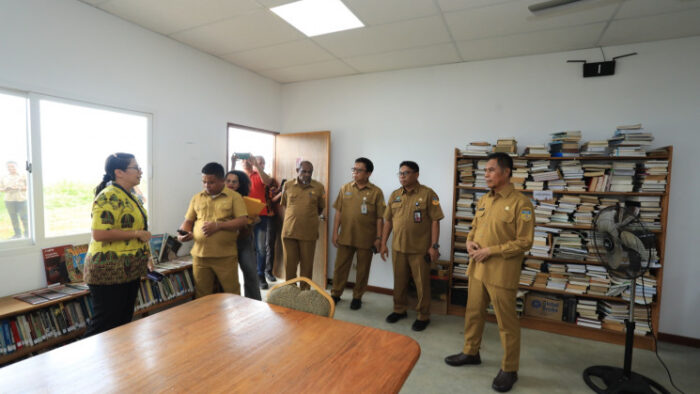 Ridwan Rumasukun Advocates for Education During Visit to Papua Hope School