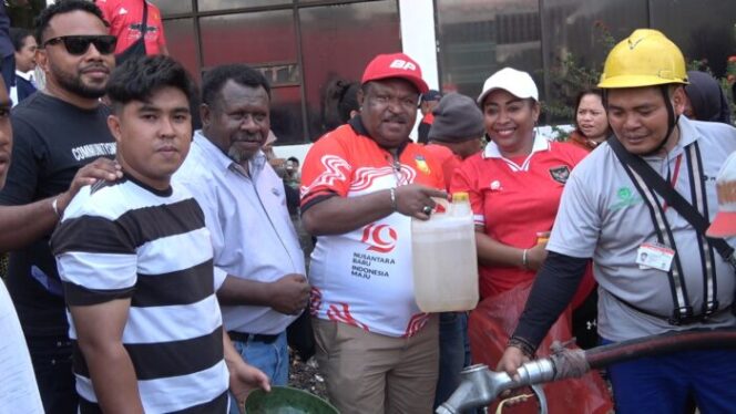 Papua Provincial Government Distributes 5 Thousand Liters of Free Kerosene to Jayapura Residents