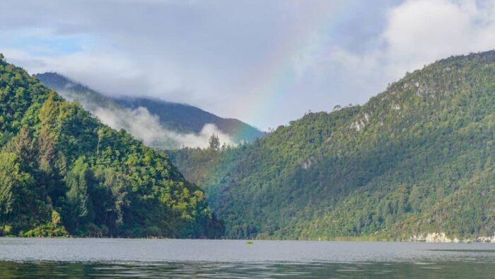 Discover the Enchanting Beauty of Lake Paniai : Papua’s Hidden Gem