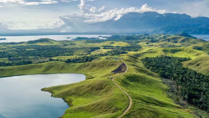 Discover the Majestic Beauty of Lake Sentani