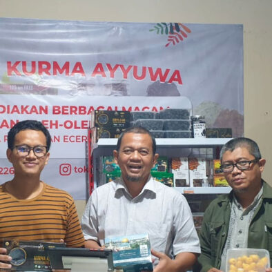 Rezeki Pasca Nikah, Faris Alumni Gontor 2011 Mengembangkan Usaha Grosir Kurma dan Oleh-oleh Haji Umrah di Bandung