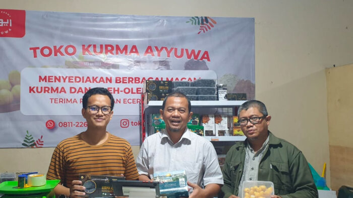 Rezeki Pasca Nikah, Faris Alumni Gontor 2011 Mengembangkan Usaha Grosir Kurma dan Oleh-oleh Haji Umrah di Bandung