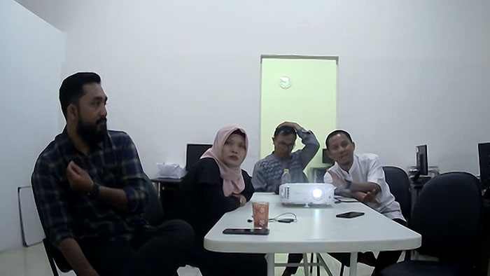 Tim dari Majalah Gontor menghadiri pertemuan dengan FORBIS IKPM Gontor melalui platform Zoom