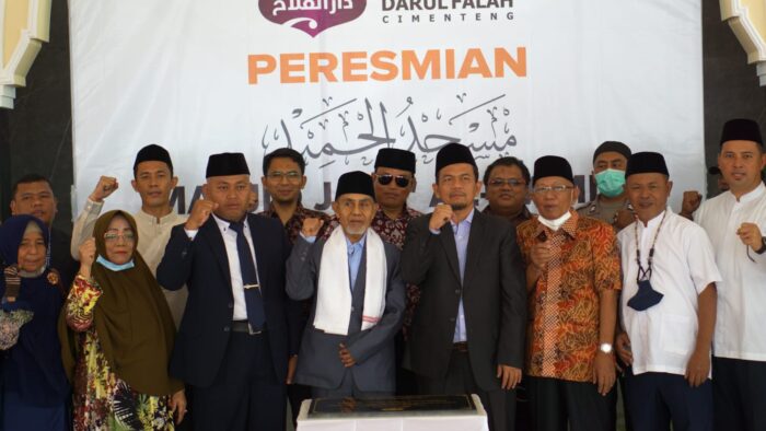 KH. Hasan Abdullah Sahal, Pimpinan Pondok Modern Darussalam Gontor, Menghadiri peresmian Masjid PM Darul Falah, Cimenteng.