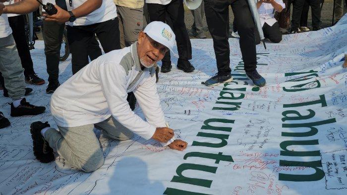 Tanda Tangan Petisi Kedamaian Dalam Rangka 100 Tahun Gontor