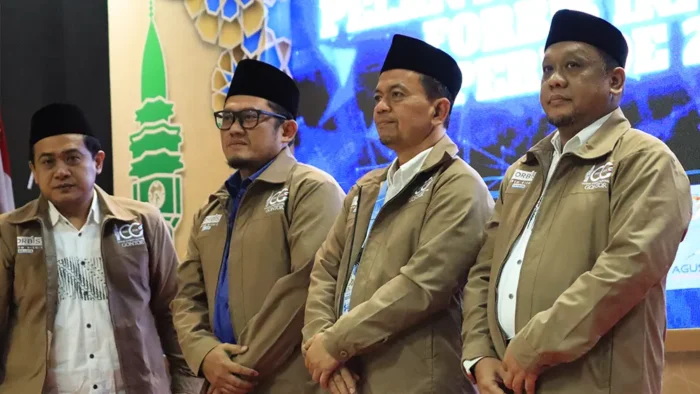 Dari Kanan: Ust. Sefi Khirijil Yaman, Wakil Ketua Umum 1, H. Agus Maulana, Ketua Umum, Luqman Hakim Arifin, Wakil Ketua Umum 2 dan David Rusdianto Sekretaris jenderal FORBIS IKPM Gontor.