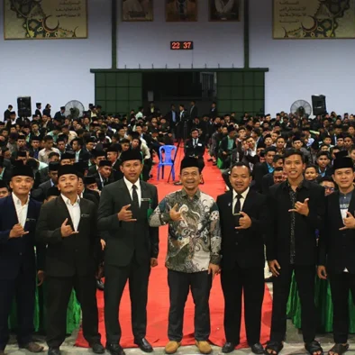 Ketua Umum FORBIS IKPM Gontor Membakar Semangat Ribuan Santri Akhir KMI 2025 Gontor Putra untuk Menjadi Pengusaha Sukses, Berkah dan Penuh Manfaat. Ketua Umum FORBIS IKPM Gontor Membakar Semangat Ribuan Santri Akhir KMI 2025 Gontor Putra untuk Menjadi Pengusaha Sukses, Berkah dan Penuh Manfaat.