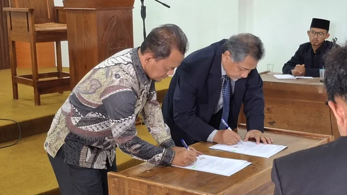 UNIDA Gontor dan FORBIS Resmi Teken MoU, Lulusan UNIDA Bisa Belajar Bisnis 1 Tahun di Perusahaan Alumni Gontor