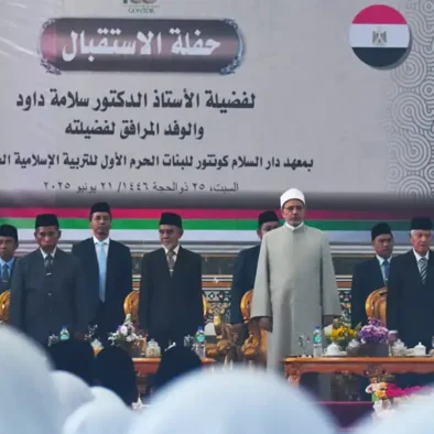 Kunjungan Rektor Azhar ke Gontor Ungkap Kedekatan Indonesia-Mesir: Cerita Prabowo Disambut Meriah 15 Ribu Mahasiswa di Al-Azhar Jadi Sorotan Kunjungan Rektor Azhar ke Gontor Ungkap Kedekatan Indonesia-Mesir: Cerita Prabowo Disambut Meriah 15 Ribu Mahasiswa di Al-Azhar Jadi Sorotan