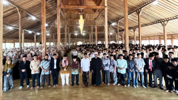 Pimpinan Gontor Kunjungi Pesantren Bina Insan Mulia, Ribuan Santri Saksikan Harmoni Perpaduan Tradisi dan Modernitas Pimpinan Gontor Kunjungi Pesantren Bina Insan Mulia, Ribuan Santri Saksikan Harmoni Perpaduan Tradisi dan Modernitas