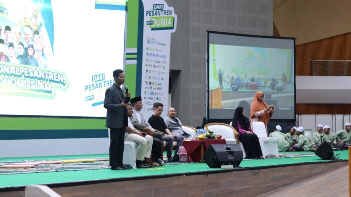 Husain Sanusi, Wakil SEKJEN FORBIS IKPM Gontor saat mengisi acara di IIEF 2024. FORBIS IKPM Gontor ikut hadir dan menjadi pengisi acara pada pagelaran IIEF 2024, foto: dokumentasi FORBIS 2024