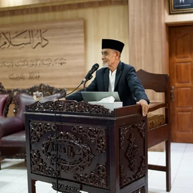 “Warisan Tiga Kehormatan: Petuah Ayahanda KH Hasan Abdullah Sahal tentang Menjadi ‘Alim, Shalih, dan Sugīh”