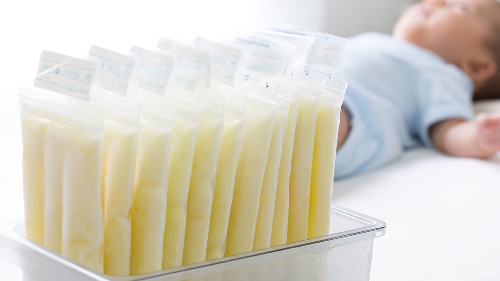 Seorang bayi dan ASI Perah