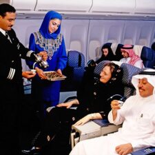 Larangan Berpakaian yang Mengumbar Aurat di Pesawat Saudi Airlines