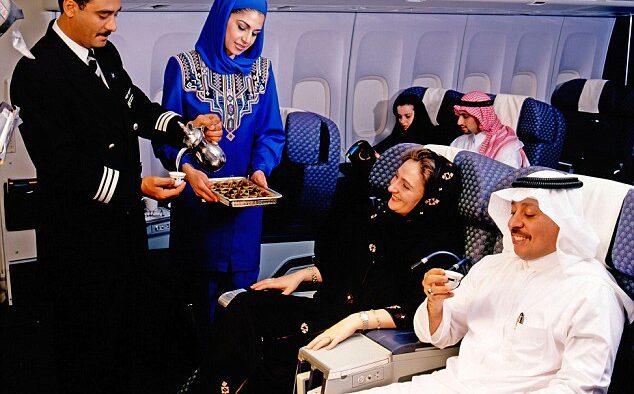Larangan Berpakaian yang Mengumbar Aurat di Pesawat Saudi Airlines