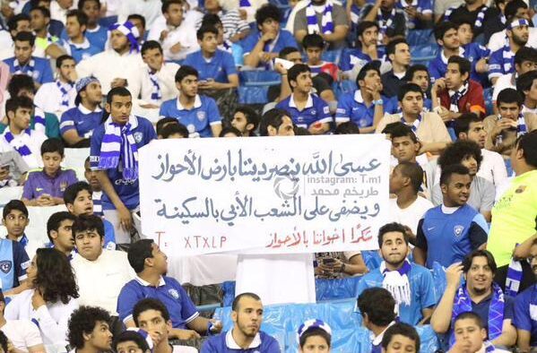 Suporter Sepak Bola Melantunkan “Thala’al Badr” di Stadion