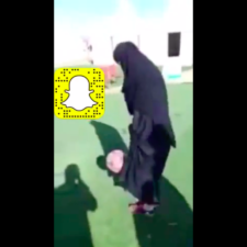 Video: Gadis ABG Saudi Ini Mahir Mengolah Bola dengan Kakinya