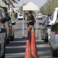 Pertama Kali, Wanita Ikut Pemeriksaan di “Check Point” Jalan Raya Saudi