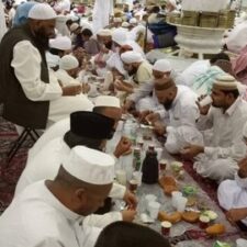 Berlomba-lomba Menyediakan Ta'jil Berbuka di Makkah dan Madinah