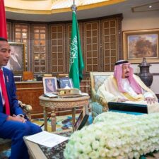 Video: Presiden RI Joko Widodo Makan Siang Bersama Raja Salman di Riyadh