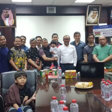 Kunjungan Masyarakat Indonesia ke Pabrik Indomie di Arab Saudi