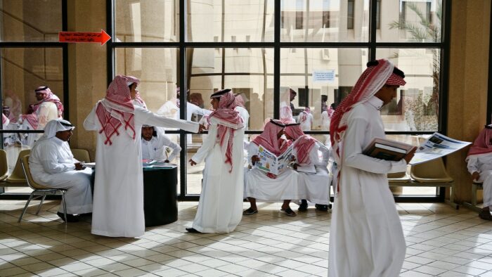 Kementerian Pendidikan Saudi: Mahasiswa Harus Mengenakan Pakaian Resmi Saudi