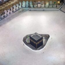 Mulai Jum'at, Masjidil Haram Makkah dan Masjid Nabawi Ditutup Untuk Shalat