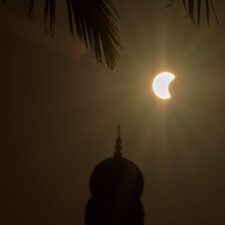 Penampakan Gerhana Matahari di Beberapa Wilayah Arab Saudi