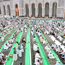 Pemerintah Wilayah Makkah Izinkan Kembali Iftar Shaim