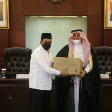 100 Ton Kurma dan 10 Ribu Mushaf Al-Quran Hibah Saudi Untuk Indonesia