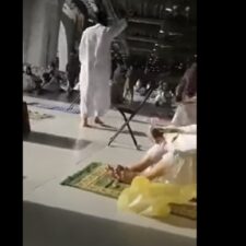 Video: Penangkapan Seseorang di Masjidil Haram Meneriakkan Slogan ISIS