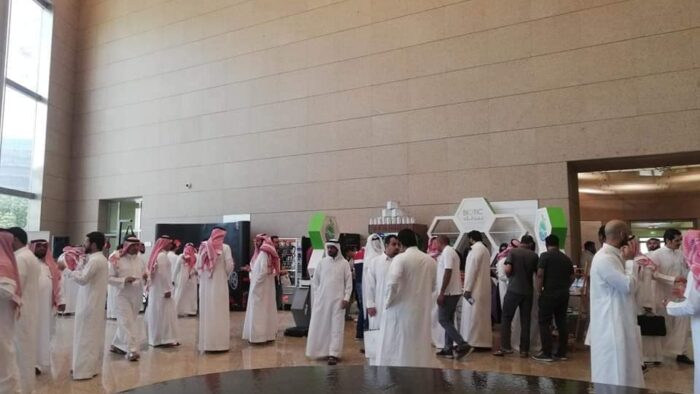 Berbagi Suasana Kerja Kantoran di Arab Saudi