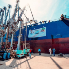 Hibah Minyak Saudi Untuk Yaman Tiba di Pelabuhan Aden