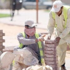 Mulai Minggu Ini, Saudi Larang Bekerja Di Luar Ruangan Pada Siang Hari