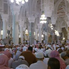 Kapan dan Dimanapun: Ikuti Halaqah Al-Quran Dan Matan Masjid Nabawi