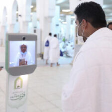 Robot Di Masjidil Haram Mekah Pandu Jamaah Untuk Manasik Umrah