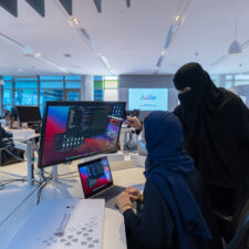 Pengembang Wanita Bergabung Bersama Apple Developer Academy di Riyadh
