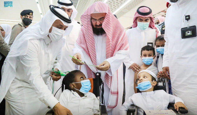 Gelang Pintar Untuk Temukan Orang Tua Dari Anak yang Terpisah di Keramaian Masjidil Haram