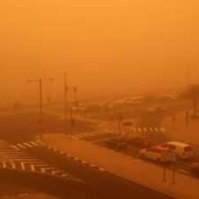 Pertahanan Sipil: Badai Pasir Melanda Riyadh dan Sharqiya Hingga Senin Malam