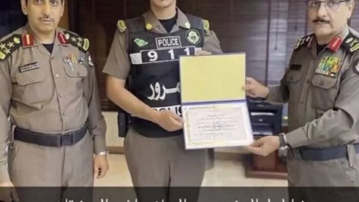 Viral Video: Polisi Saudi Hentikan Pengendara “Drifting” Dengan Pistol Ternyata Dulunya Bocah Miliki Bacaan Al-Quran Indah